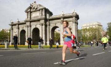 La Puerta de Alcalá fue uno de los escenarios por donde discurrió el Maratón de Madrid.