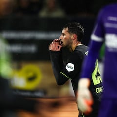 Santiago Giménez falla penal en triunfo del Feyenoord