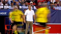 Soccer Football - Champions League - Group G - Sevilla v Borussia Dortmund - Ramon Sanchez Pizjuan, Seville, Spain - October 5, 2022   Sevilla coach Julen Lopetegui REUTERS/Marcelo Del Pozo