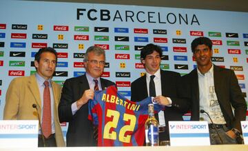 Llegó traspasado en el mercado invernal de 2005 al FC Barcelona procedente del Atalanta de Bérgamo, donde también había sido cedido por el Lazio.