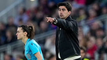 BARCELONA, 02/04/2026.- El entrenador del Real Madrid, Pau Marc Quesada, este jueves durante el encuentro correspondiente a la vuelta de los cuartos de final de la Champions femenina, disputado entre el FC Barcelona y el Real Madrid en el Camp Nou de Barcelona. EFE/ Enric Fontcuberta