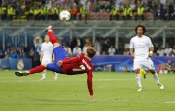 Antoine Griezmann goes for the overhead.