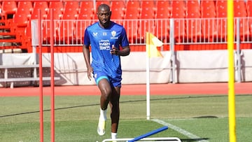 Ibrahima Koné entrenándose con el Almería.