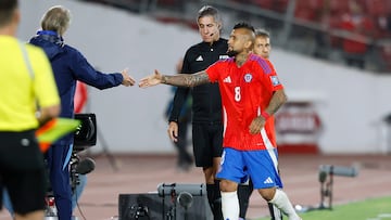 Futbol, Chile vs Venezuela.
Eliminatorias al mundial 2026.
El entrenador de la seleccion chilena Ricardo Gareca es fotografiado durante el partido de las clasificatorias al mundial de la Fifa 2026 contra Chile disputado en el estadio Nacional de Santiago, Chile.
19/11/2024
Pepe Alvujar/Photosport
Football, Chile vs Venezuela.
2026 Fifa World Cup qualifiers.
chilena’s head coach Ricardo Gareca is pictured during a 2026 Fifa World Cup qualifier match against Chile at the National stadium in Santiago, Chile.
19/11/2024
Pepe Alvujar/Photosport