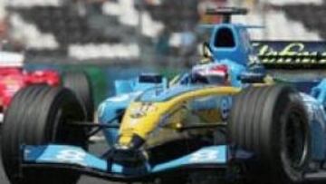 <b>NO PUDO</b>. La gran carrera de Michael Schumacher ha impedido que Alonso mantuviera la primera plaza en la que empezó el Gran Premio.