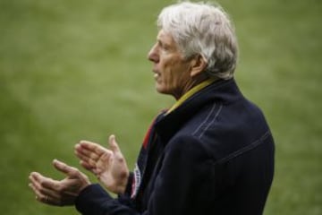 Pékerman y los protagonistas de Colombia-Perú en primer plano