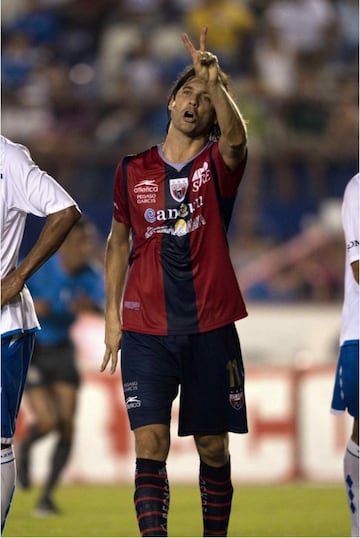 El 'Indio' jugó con el Real Madrid y ya en sus últimos días futbolísticos llegó al Atlante donde paso desapercibido.