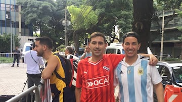 Rodrigo Marcos y Mariano Lynch compraron entrada para ir a Sao Paulo como primero de grupo, pero la derrota en Salvador modificó todo, Esta es su historia.