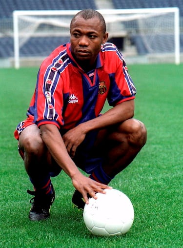 El extremo izquierdo nigeriano defendió los colores del Barcelona entre 1996 y 2000. Jugó 26 partidos y anotó 1 gol. Consiguió una Copa del Rey. 