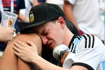 Argentina-Francia (3-4). Un aficionado argentino desolado tras la eliminación en octavos de final.