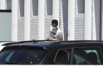 Dani Parejo jugador del Valencia llegando a Paterna para realizarse las pruebas por Covid-19 