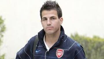 El Barcelona planea vender a Etoo para fichar a Cesc, según la prensa inglesa