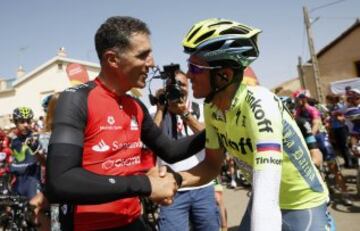 Miguel Indurain saluda a Alberto Contador.