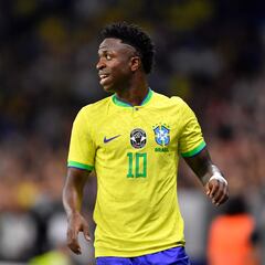 Vinicius Jr latest update: player returns to Madrid with hamstring injury