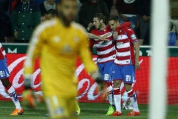 1-0. Robert Ibañez celebró el primer tanto.