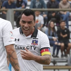 El curioso regalo de Valdivia a Paredes tras el récord goleador