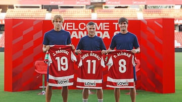 28-08 Presentacion de los nuevos jugadores del Granada CF, Arnaiz, Pascual y Alemañ en el Estadio Nuevo los Carmenes.