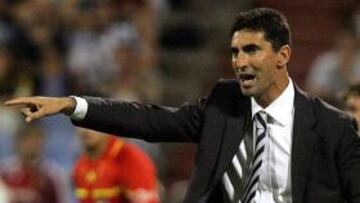 INSTRUCCIONES. Gay coloca a sus jugadores frente al Hércules