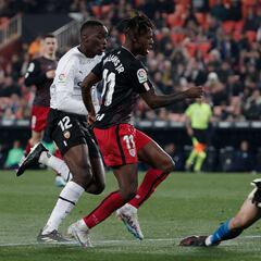 Nico Williams, sobre los cantos de sirena: “No le presto mucha atención, me dedico a jugar a fútbol”