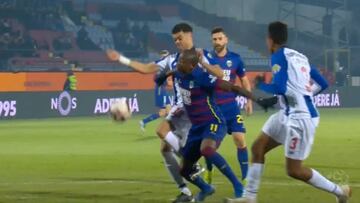 Pepe hizo este penalti en su segundo partido con el Oporto