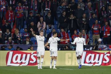 0-5. Toni Kroos celebró el quinto gol.