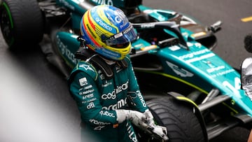 Fernando Alonso, tras bajarse del Aston Martin en M車naco.