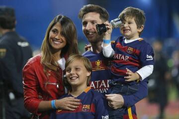 Messi poses with his wife and two sons after winning the Copa del Rey 