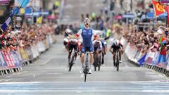 Axel Laurence celebra su título mundial sub-23 en Glasgow.