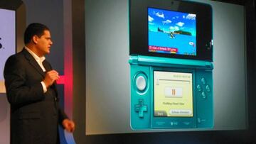 Reggie Fils-Aime durante la presentaci&oacute;n de la primera Nintendo 3DS.