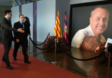 Real Madrid's president Florentino Perez (2ndL) and FC Barcelona's president Josep Maria Bartomeu arrive to pay tribute to late Dutch football star Johan Cruyff in a special condolence area set up at Camp Nou stadium.