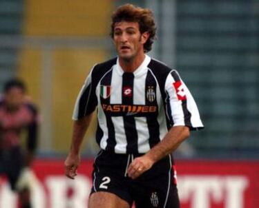 Ferrara fue refuerzo de la Juventus en 1994, donde se convirtió en figura desde el primer día hasta su retiro en 2005, siempre con el 2 en la espalda. Con la La Vecchia Signora levantó cinco títulos de Liga, una Champions League y varias Copas. Con la selección utilizó el mismo número en algunas ocasiones.