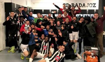 El Badajoz celebra su clasificación ante el Eibar.