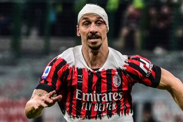 El chileno Gary Medel y el sueco Zlatan Ibrahimovic protagonizaron un fuerte choque durante el partido entre el AC Milan y el Bolonia. Los dos jugadores quedaron tendidos en el césped, sangrando. Necesitaron de asistencia médica para poder incorporarse.
