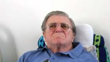 <b>FERENC PUSKAS. </b> Sentado en su habitación del hospital en Budapest.