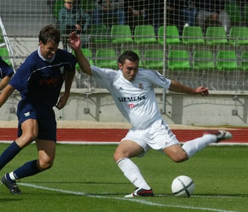 Formó parte de la plantilla del Real Madrid Castilla C. F. que consiguió el ascenso a Segunda División en la temporada 2004-05. El día 11 de octubre debutó con el primer equipo. Más tarde decidió desvincularse del Real Madrid y fichó por el Real Sporting de Gijón.