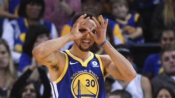 October 29, 2017; Oakland, CA, USA; Golden State Warriors guard Stephen Curry (30) celebrates after a basket during the second quarter against the Detroit Pistons at Oracle Arena. Mandatory Credit: Kyle Terada-USA TODAY Sports
