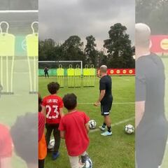 Juanfer, el ‘profe’ que asombra a los niños con su pegada