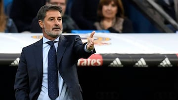 Malaga's coach Michel gives instructions to his players during the Spanish league football match Real Madrid CF against Malaga CF on 25, November 2017 at the Santiago Bernabeu stadium in Madrid. / AFP PHOTO / GABRIEL BOUYS