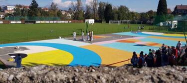 Oblak se pone a pintar por los niños de Skofja Loka