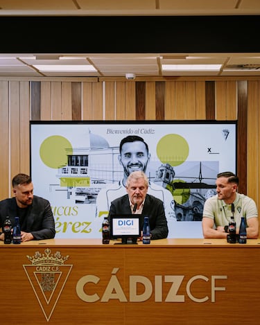 Manuel Vizcaíno presenta a un Lucas Pérez en deuda con el Cádiz