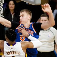 Porzingis (26+12+7) y los bases (44+8) conquistan LA; Willy, 6+12