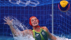 Tokyo 2020 Olympics - Water Polo - Women - Classification Round 5-8 - Australia v Canada - TWC - Tatsumi Water Polo Centre, Tokyo, Japan &acirc; August 5, 2021. Lea Yanitsas of Australia eyes the ball . REUTERS/Gonzalo Fuentes