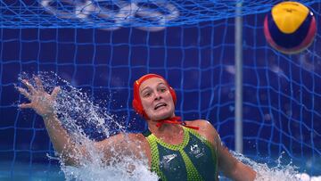 Tokyo 2020 Olympics - Water Polo - Women - Classification Round 5-8 - Australia v Canada - TWC - Tatsumi Water Polo Centre, Tokyo, Japan &acirc; August 5, 2021. Lea Yanitsas of Australia eyes the ball . REUTERS/Gonzalo Fuentes