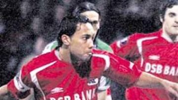 <b>AHORA O NUNCA. </b>El Espanyol puede quedar descartado hoy en su puja por firmar a Denny Landzaat.