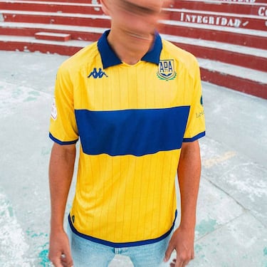 The Athletic, medio deportivo que pertenece a The New York Times (diario estadounidense con sede en la ciudad de Nueva York), ha elegido la camiseta de la primera equipación de la A.D. Alcorcón como la mejor de la temporada. El medio la describió como: "Una belleza, una maravilla, una gloriosa equipación de fútbol".