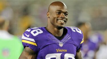 Vikings decline Peterson's contract option but leave door open for return
