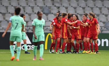 La selección española celebrando el 1-0 ante Portugal