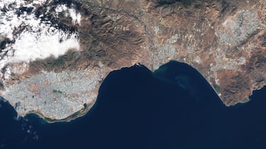 Almería, ciudad y municipio español, capital de la provincia homónima, en la comunidad autónoma de Andalucía.