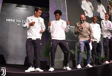 Once jugadores de Juventus, incluido Juan Cuadrado, fueron invitados por Adidas al primer aniversario de su tienda en Milán, la más grande de Italia. Cristiano Ronaldo brilló por su ausencia.