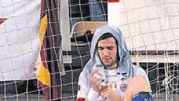 <b>DESOLADOS. </b>Los jugadores del Ademar acabaron el partido desolados al no poder remontar.